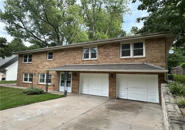 Photo 2 of Sale Pending at 430 Nw 58th Street, Kansas City, MO 64118 | MLS# 2634148 | Listing updated on 2026-08-04