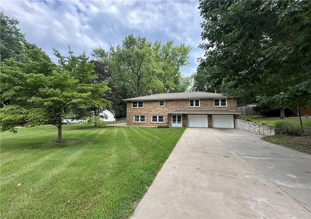 Photo 3 of Sale Pending at 430 Nw 58th Street, Kansas City, MO 64118 | MLS# 2634148 | Listing updated on 2026-08-04
