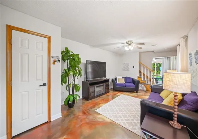 4th image of 300-B N Buchanan St, Olathe, KS 66061 | MLS# 2634149