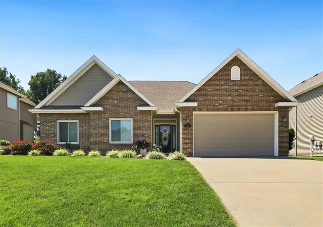 Photo 2 of Sale Pending at 13030 Nw Ridgeview Dr, Platte City, MO 64079 | MLS# 2634151 | Listing updated on 2026-08-29