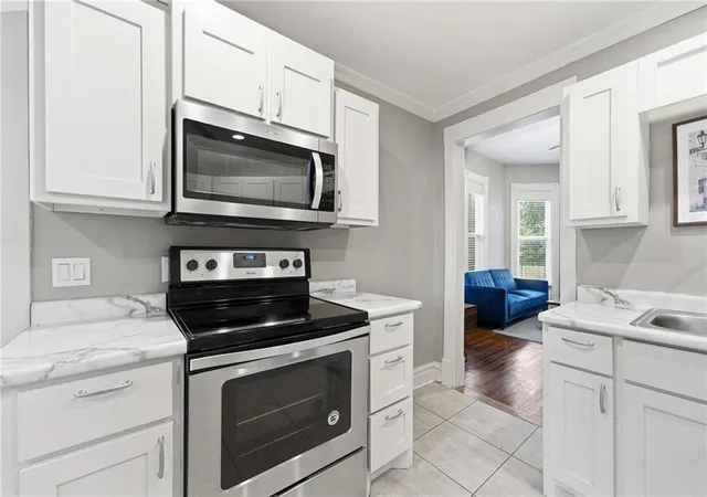 2nd image of 327 Maple Blvd, Kansas City, MO 64124 | MLS# 2634153