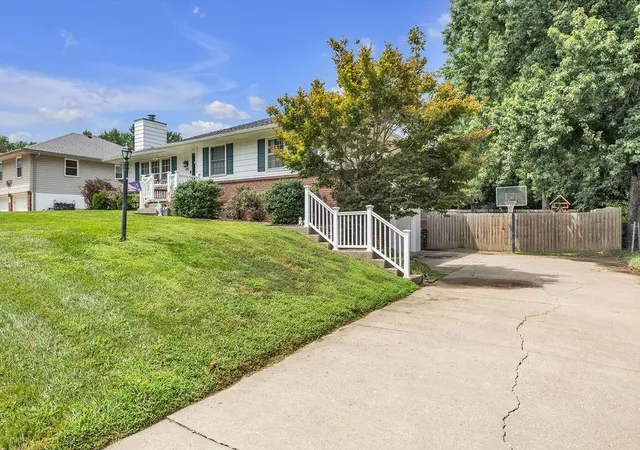 Photo 2 of Single family home for sale at 5001 Stonecrest Ter, Saint Joseph, MO 64506 | MLS# 2634156 | Listing updated on 2026-10-29