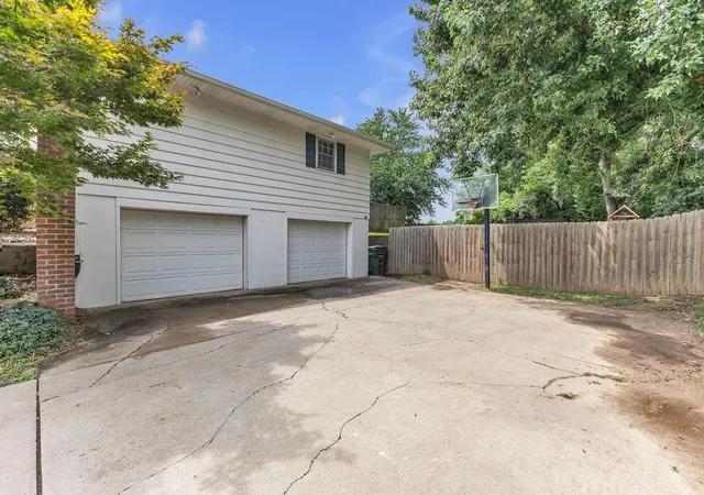 Photo 3 of Single family home for sale at 5001 Stonecrest Ter, Saint Joseph, MO 64506 | MLS# 2634156 | Listing updated on 2026-10-29