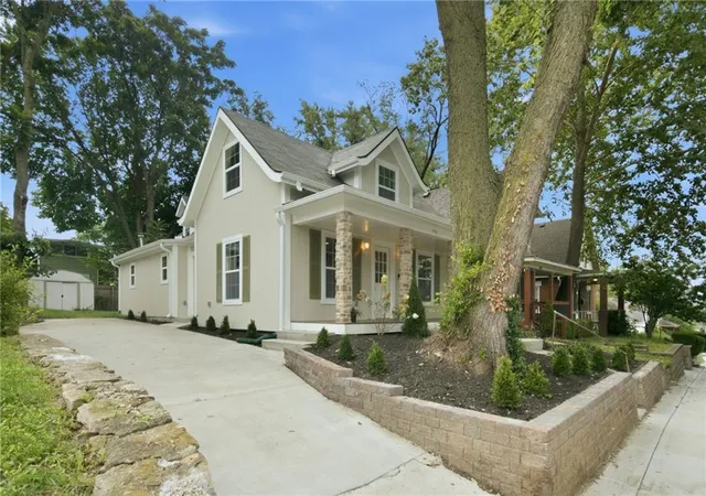 Photo 3 of Single family home for sale at 4331 Bell St, Kansas City, MO 64111 | MLS# 2634161 | Listing updated on 2026-10-07