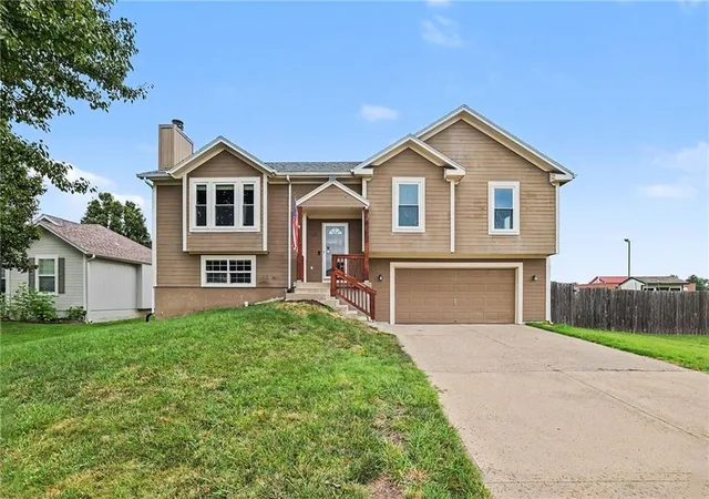 1st image of 611 W 3rd Ter, Wellsville, KS 66092 | MLS# 2634162