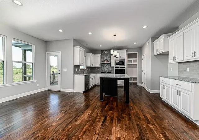 2nd image of 15635 Austin Ct, Basehor, KS 66007 | MLS# 2634164