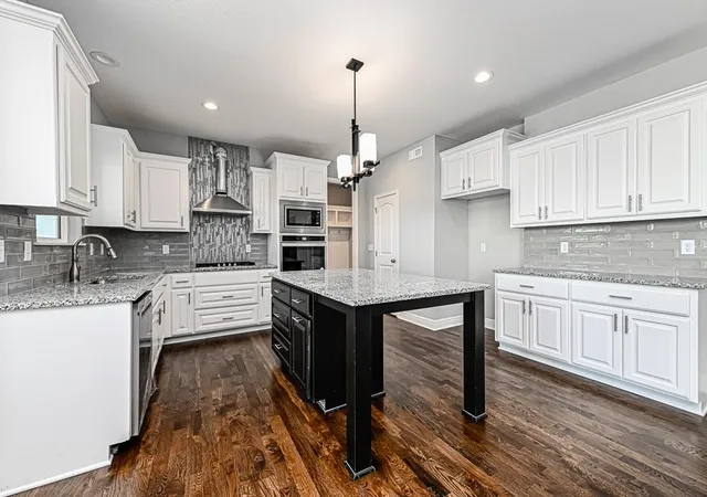 image of 15635 Austin Ct, Basehor, KS 66007 | MLS# 2634164