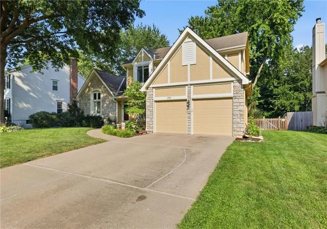 2nd image of 8531 Hallet St, Lenexa, KS 66215 | MLS# 2634175