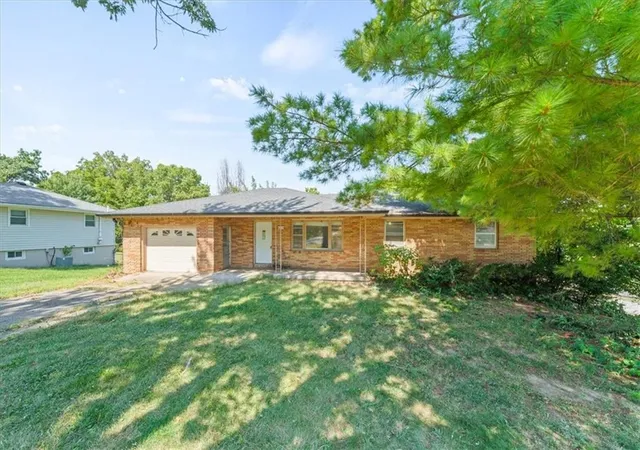 Photo 3 of Single family home for sale at 234 Ne 86th Terrace, Kansas City, MO 64155 | MLS# 2634179 | Listing updated on 2026-10-03
