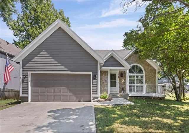 1st image of 1126 E Charlotte Town Rd, Olathe, KS 66061 | MLS# 2634182