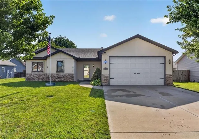 1st image of 3023 N 157th St, Basehor, KS 66007 | MLS# 2634184