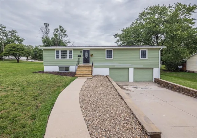 1st image of 413 W South Ave, Maryville, MO 64468 | MLS# 2634193