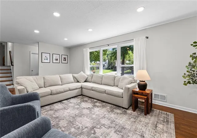 Photo 3 of Sale Pending at 8802 Belleview Ave, Kansas City, MO 64114 | MLS# 2634196 | Listing updated on 2026-08-03