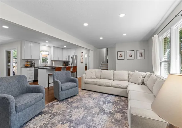 Photo 3 of Sale Pending at 8802 Belleview Ave, Kansas City, MO 64114 | MLS# 2634196 | Listing updated on 2026-08-03