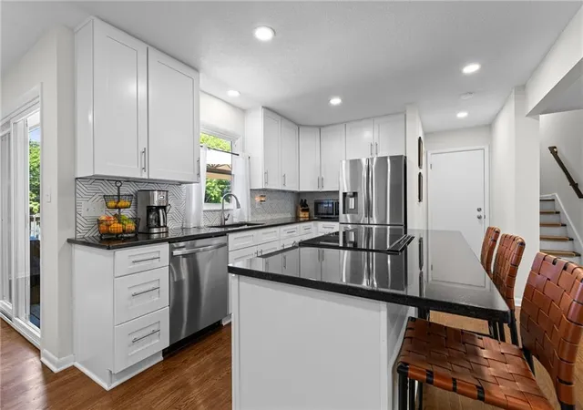 Photo 4 of Sale Pending at 8802 Belleview Ave, Kansas City, MO 64114 | MLS# 2634196 | Listing updated on 2026-08-03
