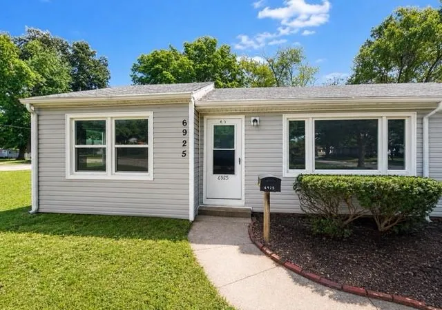 Photo 1 of Single family home for sale at 6925 Raytown Rd, Raytown, MO 64133 | MLS# 2634198 | Listing updated on 2026-08-29