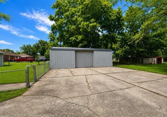 Photo 16 of Single family home for sale at 6925 Raytown Rd, Raytown, MO 64133 | MLS# 2634198 | Listing updated on 2026-08-29