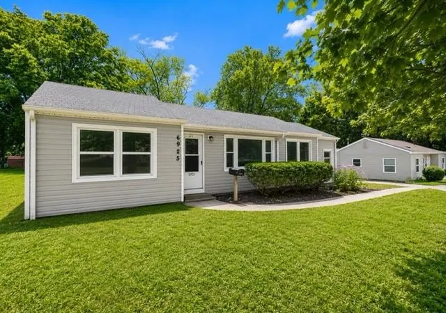 Photo 2 of Single family home for sale at 6925 Raytown Rd, Raytown, MO 64133 | MLS# 2634198 | Listing updated on 2026-08-29