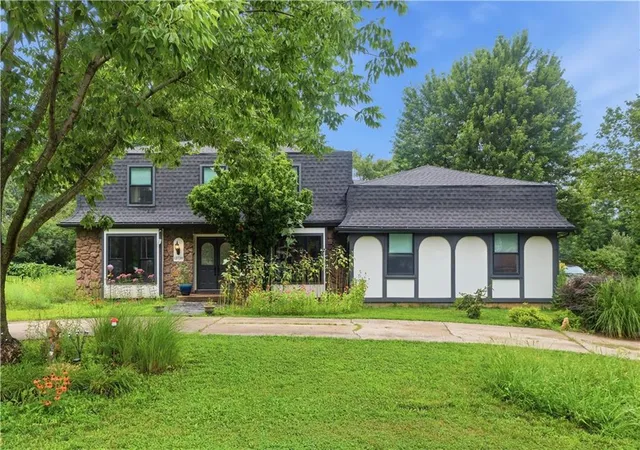 1st image of 12739 Overbrook Rd, Leawood, KS 66209 | MLS# 2634203