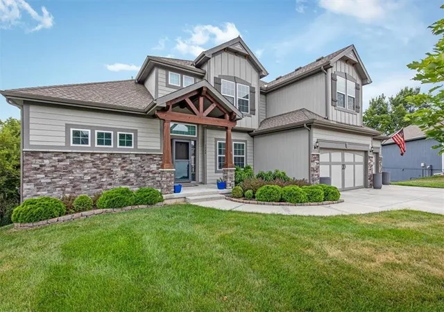 4th image of 1208 N Silverleaf Ct, Liberty, MO 64068 | MLS# 2634206