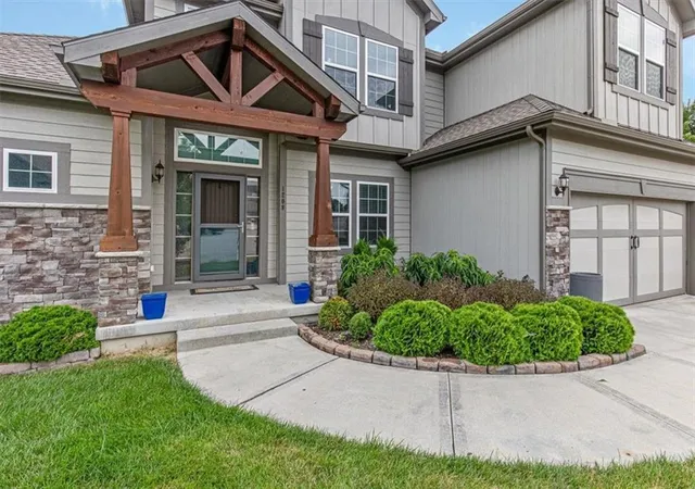 5th image of 1208 N Silverleaf Ct, Liberty, MO 64068 | MLS# 2634206