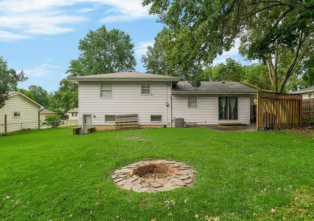 33rd image of 1916 Osage St, Leavenworth, KS 66048 | MLS# 2634208