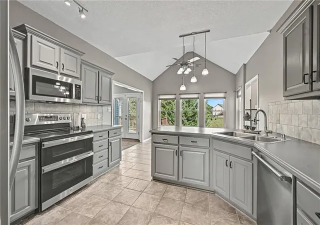 3rd image of 16502 Dana Ln, Leavenworth, KS 66048 | MLS# 2634209