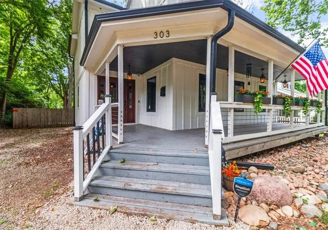 Photo 3 of Sale Pending at 303 SW 2nd Street, Lees Summit, MO 64063 | MLS# 2634211 | Listing updated on 2026-09-02