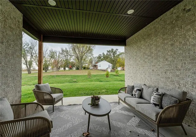 2nd image of 18520 W 195th Ter, Spring Hill, KS 66083 | MLS# 2634212