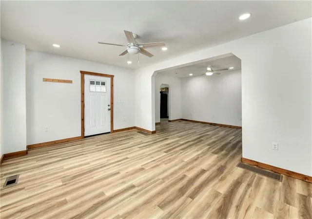 2nd image of 1122 2nd Ave, Leavenworth, KS 66048 | MLS# 2634226