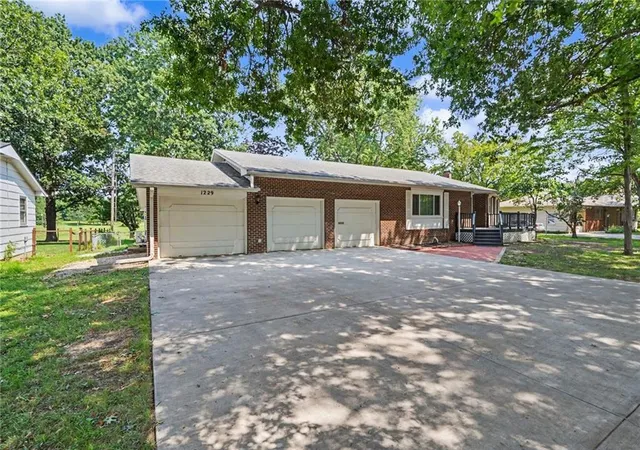 3rd image of 1229 S Elm St, Ottawa, KS 66067 | MLS# 2634227