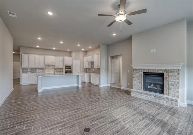2nd image of 18430 W 195th Ter, Spring Hill, KS 66083 | MLS# 2634230