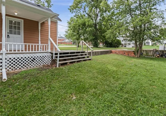 3rd image of 102 E Miami St, Paola, KS 66071 | MLS# 2634234
