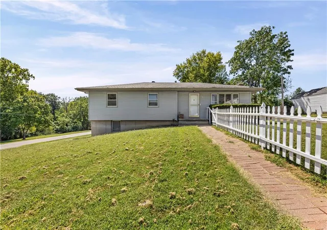 Photo 2 of Sale Pending at 2619 Ne 47th Terrace, Kansas City, MO 64117 | MLS# 2634236 | Listing updated on 2026-09-06