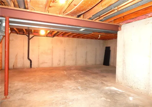 32nd image of 306 Lakeside Dr, Liberty, MO 64068 | MLS# 2634240