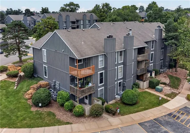 2nd image of 12726 W 110th Ter, Overland Park, KS 66210 | MLS# 2634249