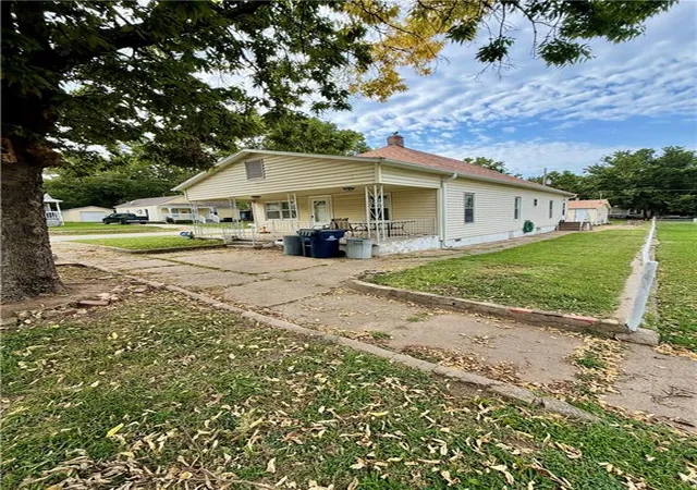 Photo 2 of Single family home for sale at 800 E Hill St, Independence, KS 67301 | MLS# 2634251 | Listing updated on 2026-09-04