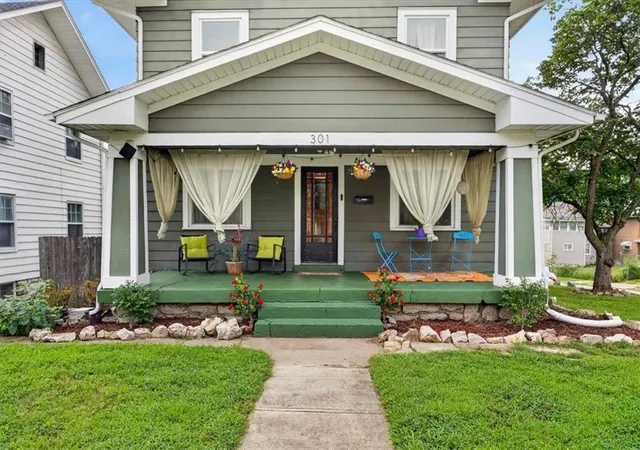 Photo 3 of Single family home for sale at 301 N Van Brunt Blvd, Kansas City, MO 64123 | MLS# 2634259 | Listing updated on 2026-08-14