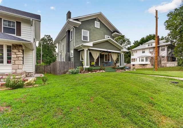 Photo 4 of Single family home for sale at 301 N Van Brunt Blvd, Kansas City, MO 64123 | MLS# 2634259 | Listing updated on 2026-08-14