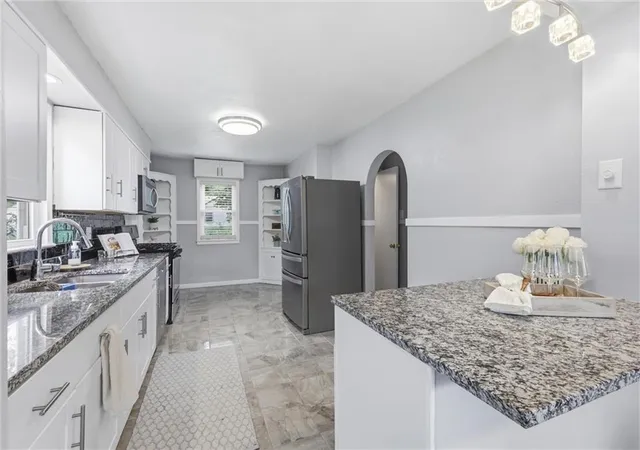 Photo 1 of Sale Pending at 8004 Holmes Rd, Kansas City, MO 64131 | MLS# 2634265 | Listing updated on 2026-10-02