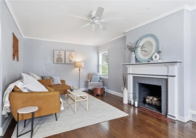 Photo 3 of Sale Pending at 8004 Holmes Rd, Kansas City, MO 64131 | MLS# 2634265 | Listing updated on 2026-10-02