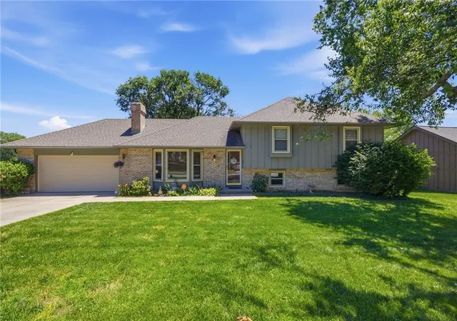 Photo 3 of Single family home for sale at 503 S Park Dr, Raymore, MO 64083 | MLS# 2634270 | Listing updated on 2026-09-17