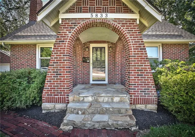 3rd image of 5833 Monrovia St, Shawnee, KS 66216 | MLS# 2634274