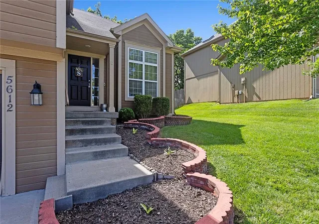 Photo 3 of Single family home for sale at 5612 N Wyoming Ave, Kansas City, MO 64118 | MLS# 2634275 | Listing updated on 2026-08-17
