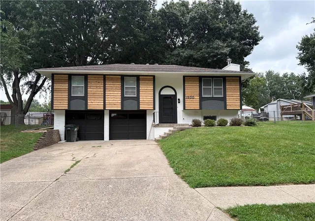 1st image of 1500 Nw 50Th St, Blue Springs, MO 64015 | MLS# 2634278