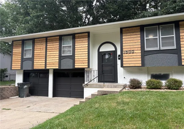 2nd image of 1500 Nw 50Th St, Blue Springs, MO 64015 | MLS# 2634278
