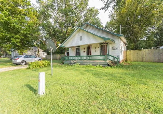 2nd image of 213 W 7th St, Cherryvale, KS 67335 | MLS# 2634284