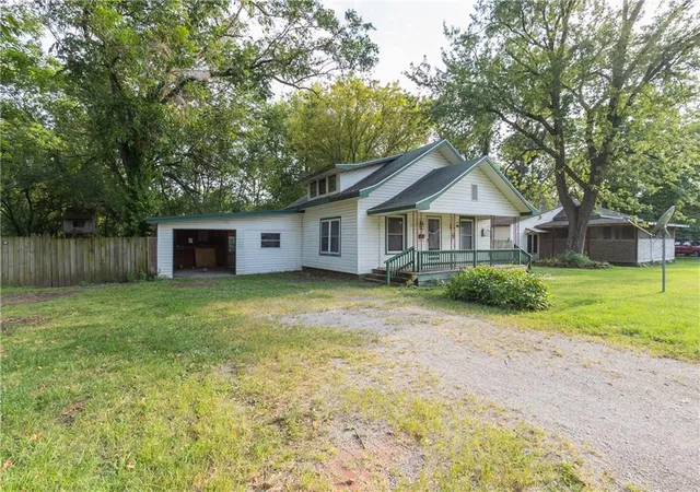 3rd image of 213 W 7Th St, Cherryvale, KS 67335 | MLS# 2634284