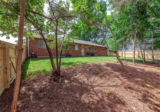 Listing Photo 2 - Condo for sale in building located at 8021 Holmes Rd, Kansas City, MO 64131 - Unit #