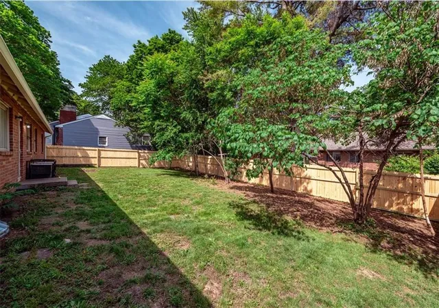 34th image of 8021 Holmes Rd, Kansas City, MO 64131 | MLS# 2634285